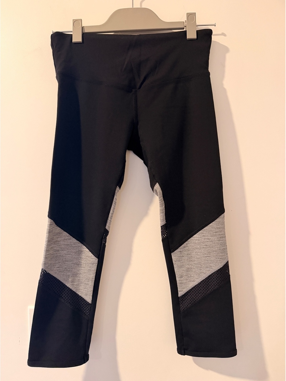 Lorna Jane Stay Strong Black and Gray 7/8 Leggings Sz. S